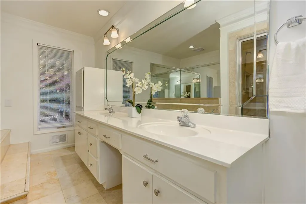 5435 High Point Road, Atlanta, Georgia 30342, 4 Bedrooms Bedrooms, ,3 BathroomsBathrooms,Residential,For Sale,5435 High Point Road,7678823