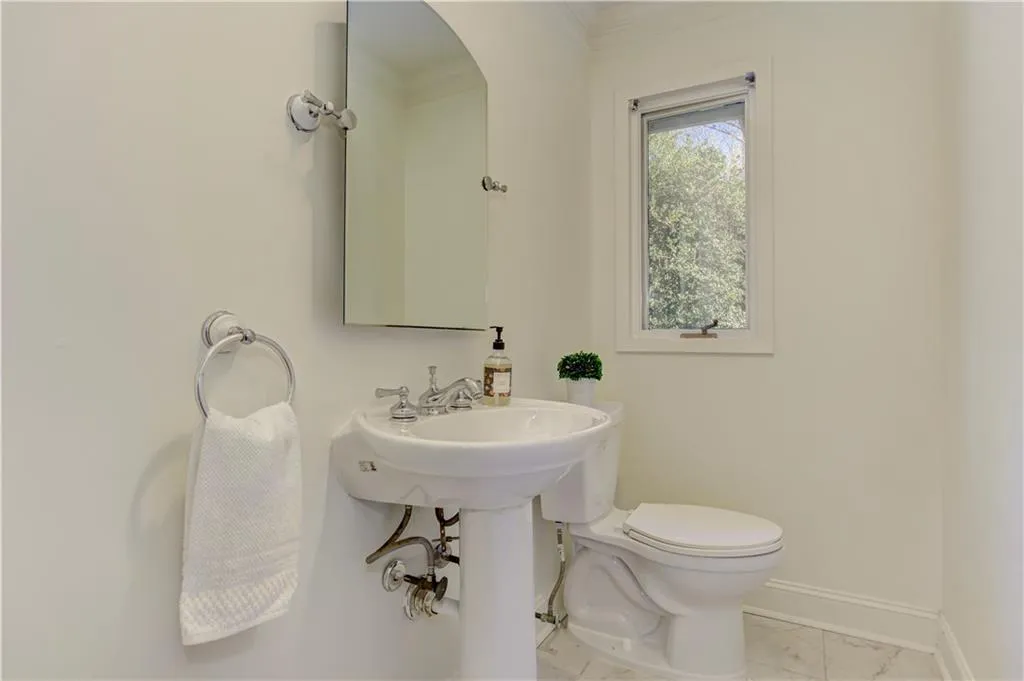 5435 High Point Road, Atlanta, Georgia 30342, 4 Bedrooms Bedrooms, ,3 BathroomsBathrooms,Residential,For Sale,5435 High Point Road,7678823