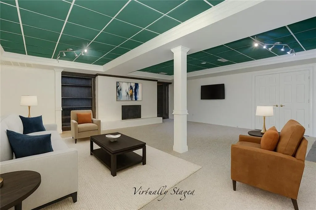 5435 High Point Road, Atlanta, Georgia 30342, 4 Bedrooms Bedrooms, ,3 BathroomsBathrooms,Residential,For Sale,5435 High Point Road,7678823