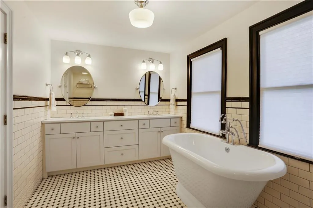 210 Zeblin Road, Sandy Springs, Georgia 30342, 4 Bedrooms Bedrooms, ,3 BathroomsBathrooms,Residential,Sold,210 Zeblin Road,6686565