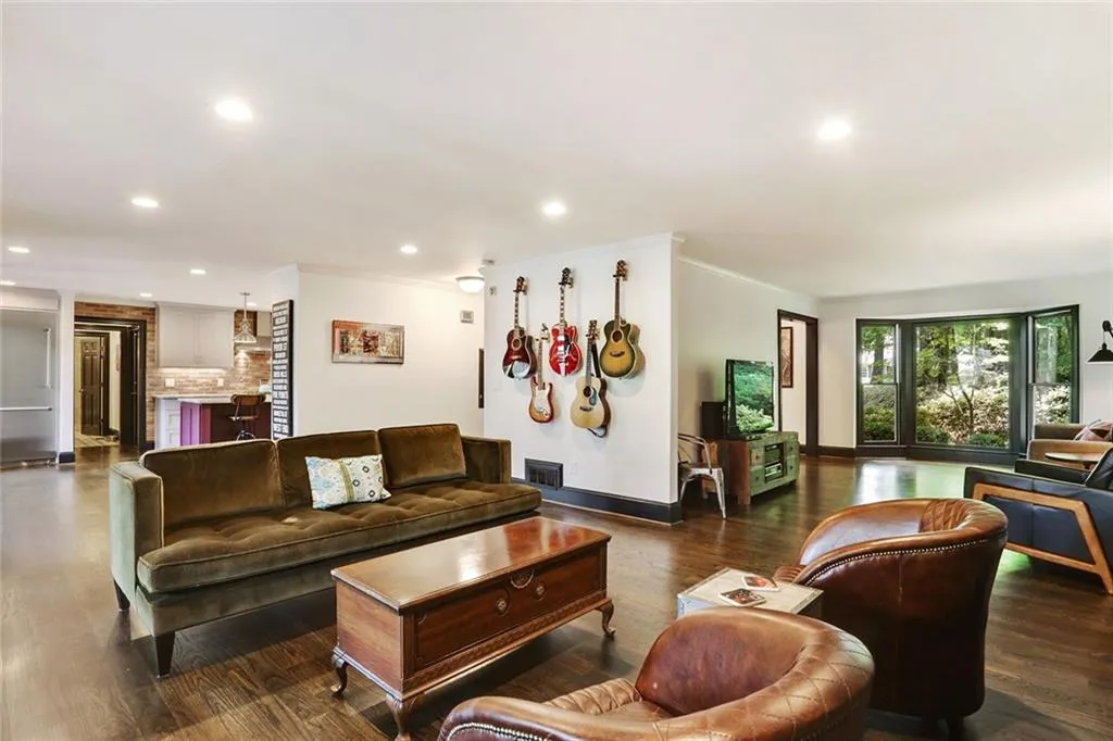 210 Zeblin Road, Sandy Springs, Georgia 30342, 4 Bedrooms Bedrooms, ,3 BathroomsBathrooms,Residential,Sold,210 Zeblin Road,6686565
