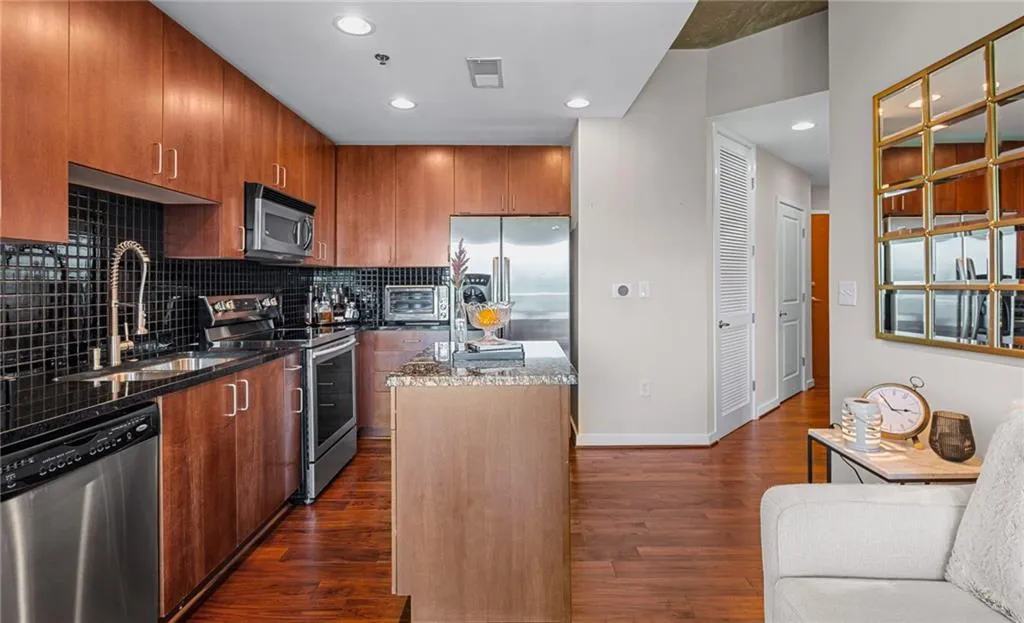 250 Pharr Road Ne Unit 310, Atlanta, Georgia 30305, 2 Bedrooms Bedrooms, ,2 BathroomsBathrooms,Residential,For Sale,250 Pharr Road Ne Unit 310,7609339