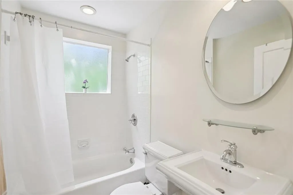 272 14th Street Ne Unit 21, Atlanta, Georgia 30309, 2 Bedrooms Bedrooms, ,1 BathroomBathrooms,Residential,For Sale,272 14th Street Ne Unit 21,7643678