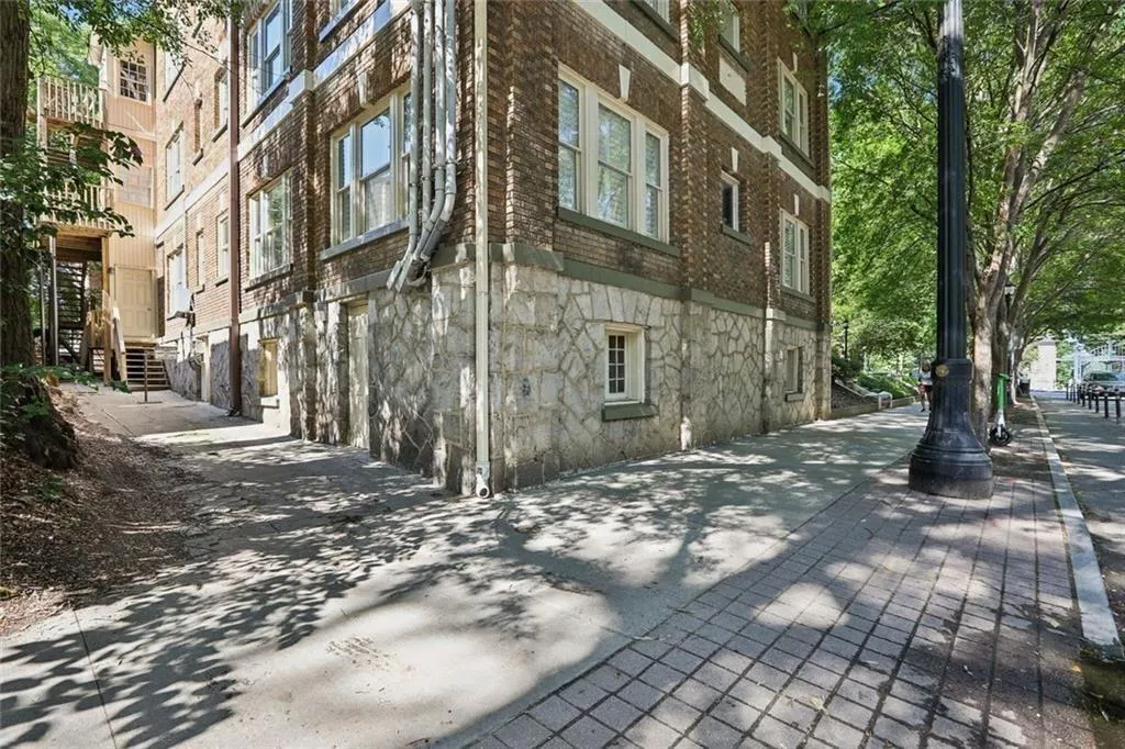 Park HERE, beside building for 20 minutes to view #21