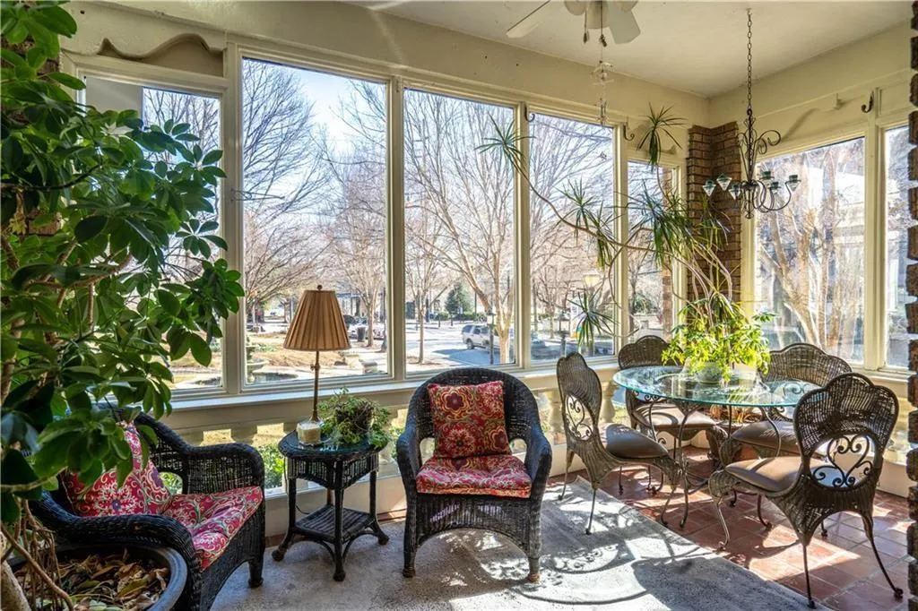 Different decor for same sunroom