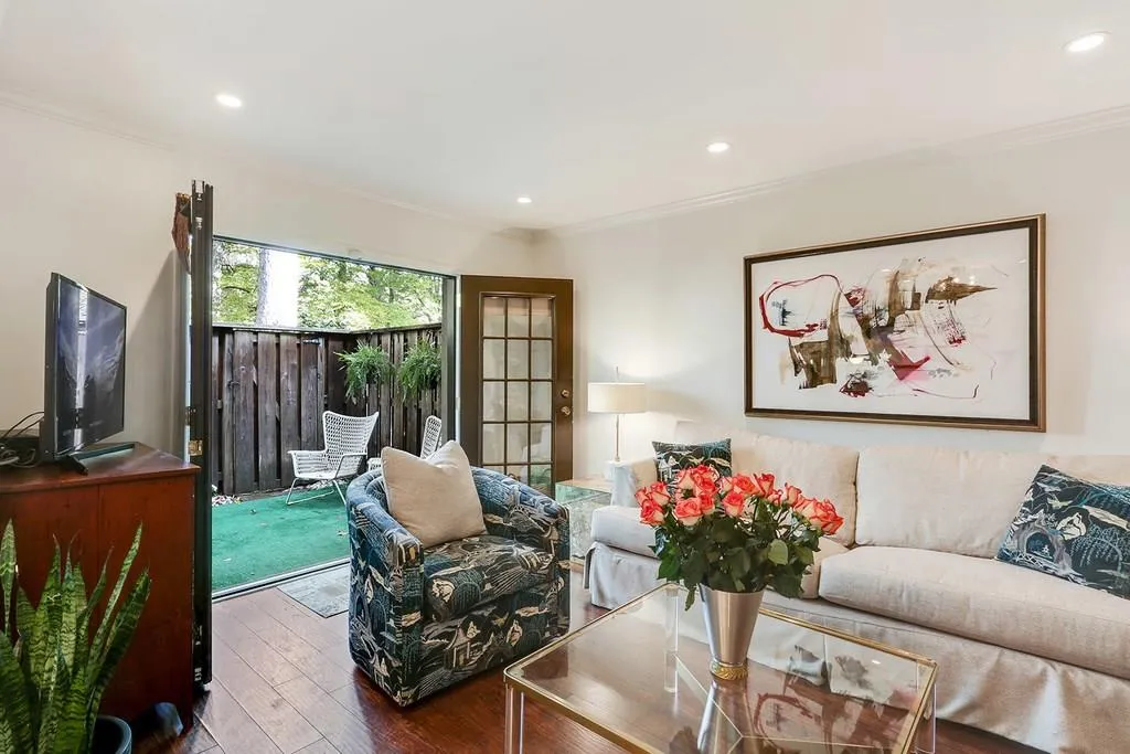 27 Ivy Gates Ne, Atlanta, Georgia 30342, 2 Bedrooms Bedrooms, ,2 BathroomsBathrooms,Residential,Sold,27 Ivy Gates Ne,5940641