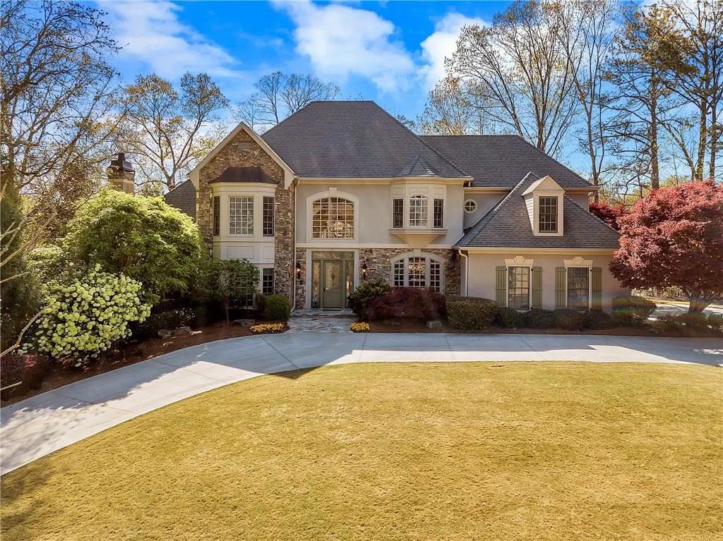 9 Powers Chase Circle, Sandy Springs, Georgia 30327, 6 Bedrooms Bedrooms, ,5 BathroomsBathrooms,Residential,Sold,9 Powers Chase Circle,6533751