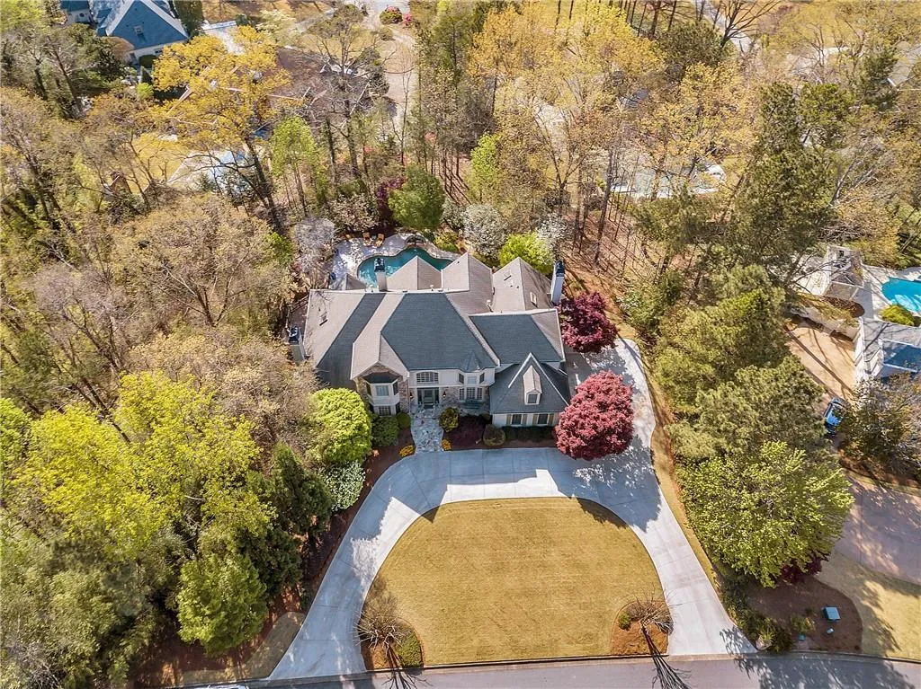 9 Powers Chase Circle, Sandy Springs, Georgia 30327, 6 Bedrooms Bedrooms, ,5 BathroomsBathrooms,Residential,Sold,9 Powers Chase Circle,6533751