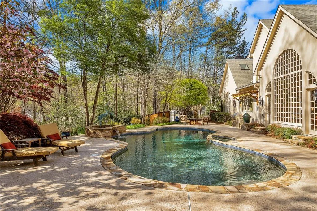 9 Powers Chase Circle, Sandy Springs, Georgia 30327, 6 Bedrooms Bedrooms, ,5 BathroomsBathrooms,Residential,Sold,9 Powers Chase Circle,6533751