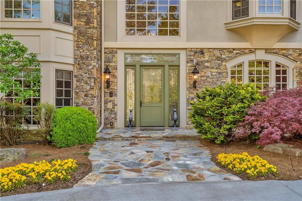 9 Powers Chase Circle, Sandy Springs, Georgia 30327, 6 Bedrooms Bedrooms, ,5 BathroomsBathrooms,Residential,Sold,9 Powers Chase Circle,6533751