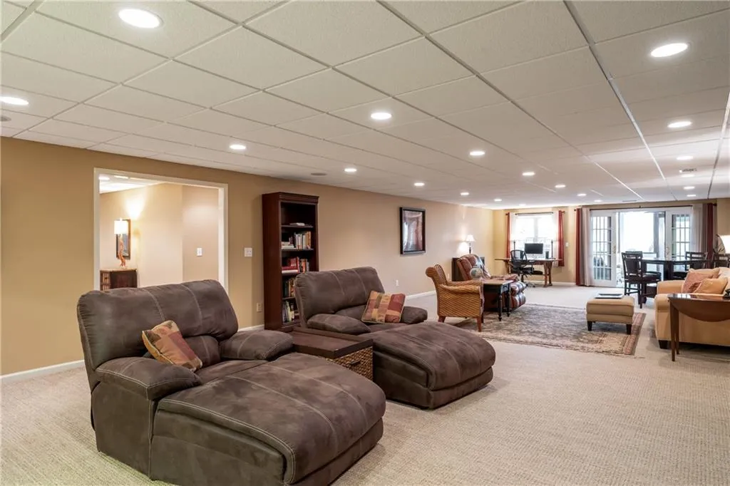 9 Powers Chase Circle, Sandy Springs, Georgia 30327, 6 Bedrooms Bedrooms, ,5 BathroomsBathrooms,Residential,Sold,9 Powers Chase Circle,6533751