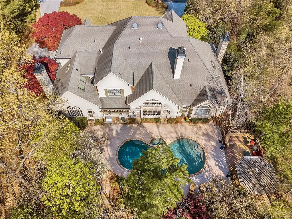 9 Powers Chase Circle, Sandy Springs, Georgia 30327, 6 Bedrooms Bedrooms, ,5 BathroomsBathrooms,Residential,Sold,9 Powers Chase Circle,6533751