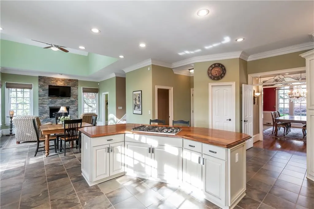 9 Powers Chase Circle, Sandy Springs, Georgia 30327, 6 Bedrooms Bedrooms, ,5 BathroomsBathrooms,Residential,Sold,9 Powers Chase Circle,6533751