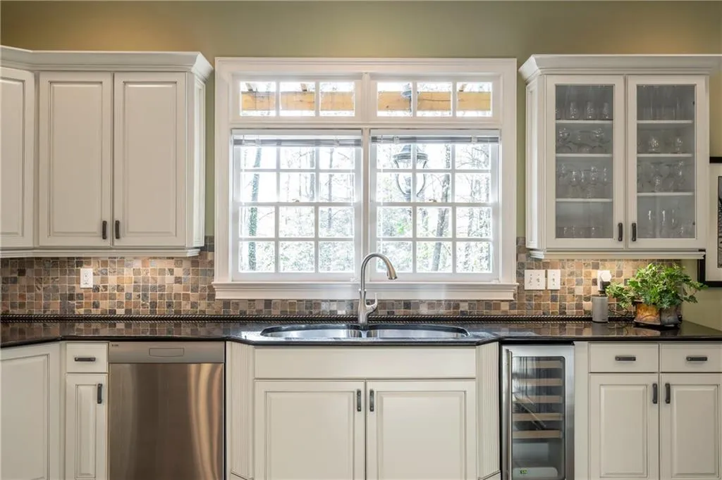 9 Powers Chase Circle, Sandy Springs, Georgia 30327, 6 Bedrooms Bedrooms, ,5 BathroomsBathrooms,Residential,Sold,9 Powers Chase Circle,6533751