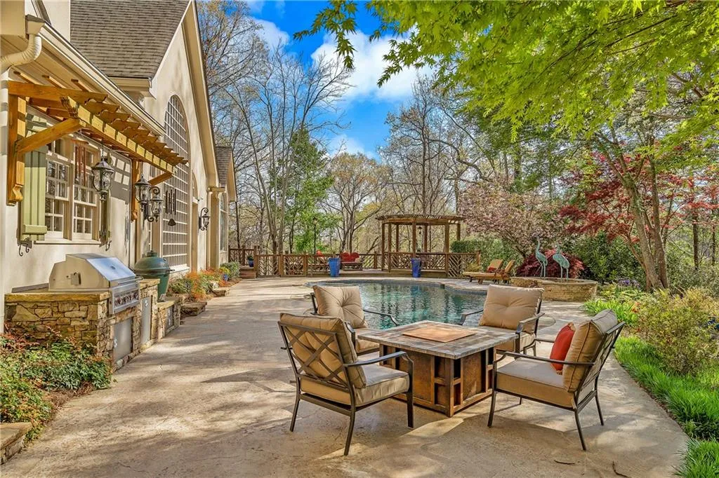 9 Powers Chase Circle, Sandy Springs, Georgia 30327, 6 Bedrooms Bedrooms, ,5 BathroomsBathrooms,Residential,Sold,9 Powers Chase Circle,6533751