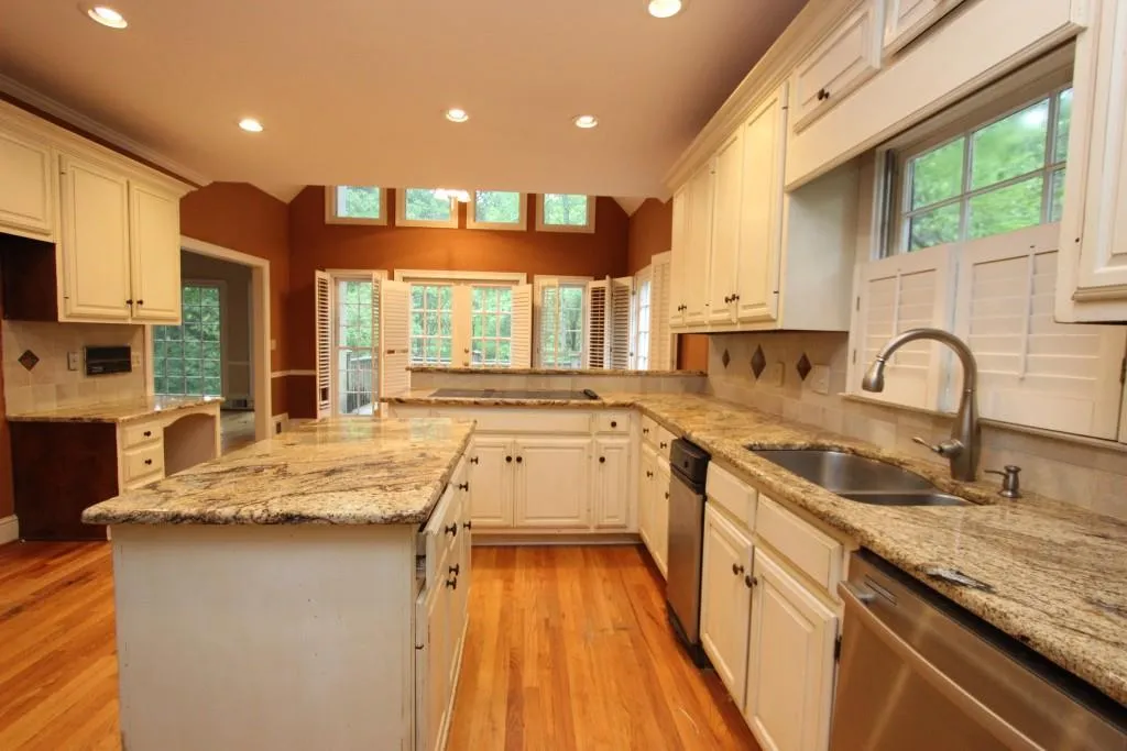 2910 Coles Way, Sandy Springs, Georgia 30350, 5 Bedrooms Bedrooms, ,4 BathroomsBathrooms,Residential,Sold,2910 Coles Way,6715493