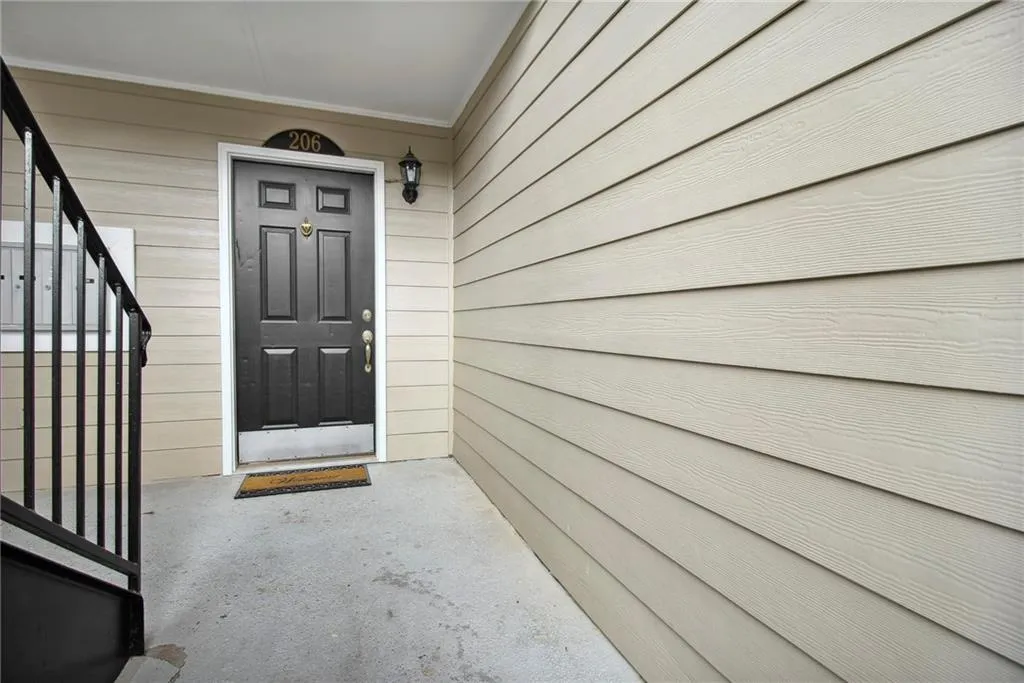 206 Brighton Point, Atlanta, Georgia 30328, 2 Bedrooms Bedrooms, ,2 BathroomsBathrooms,Residential,Sold,206 Brighton Point,7038359