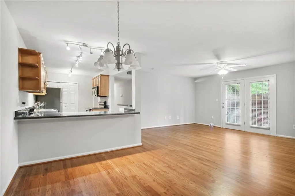 206 Brighton Point, Atlanta, Georgia 30328, 2 Bedrooms Bedrooms, ,2 BathroomsBathrooms,Residential,Sold,206 Brighton Point,7038359