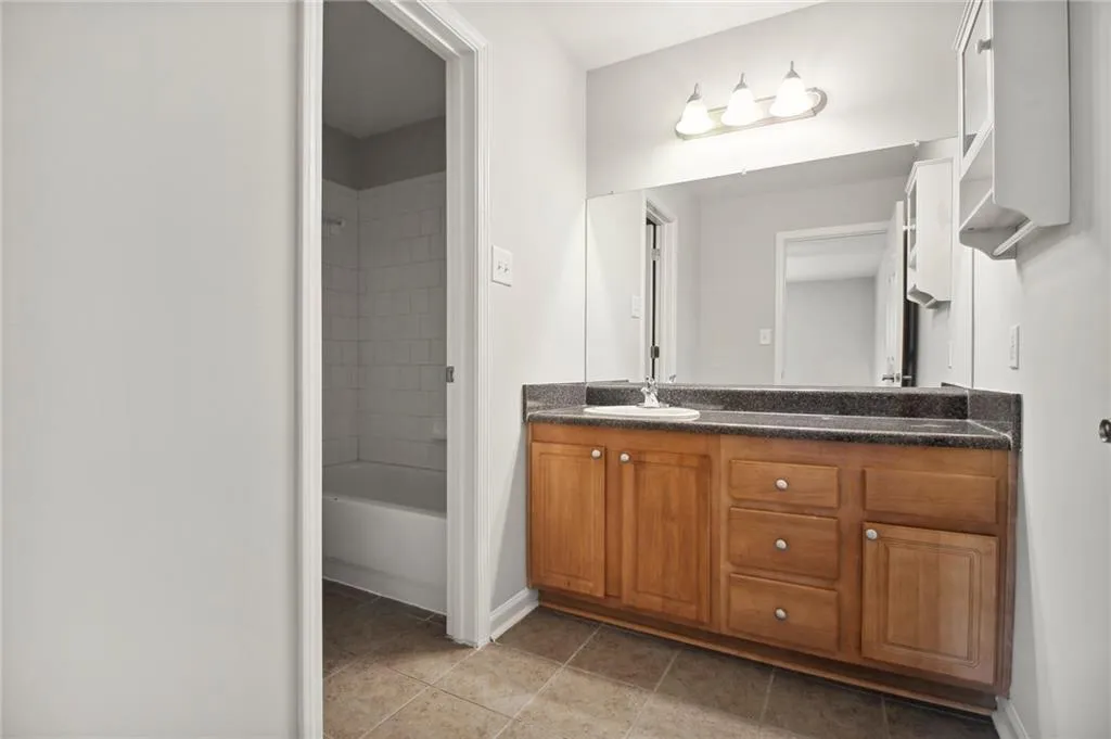 206 Brighton Point, Atlanta, Georgia 30328, 2 Bedrooms Bedrooms, ,2 BathroomsBathrooms,Residential,Sold,206 Brighton Point,7038359