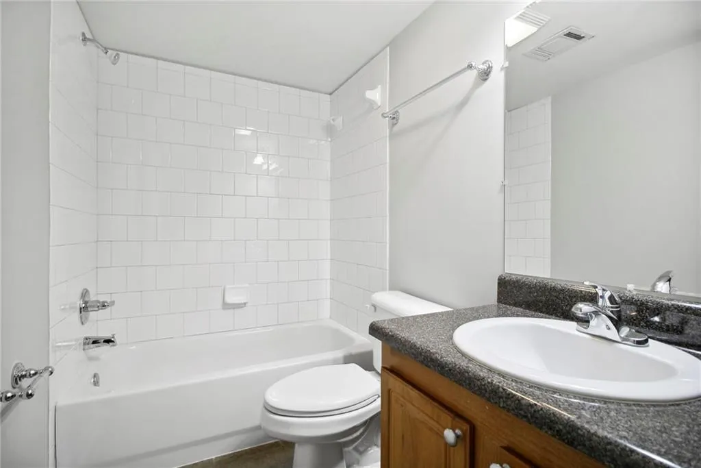 206 Brighton Point, Atlanta, Georgia 30328, 2 Bedrooms Bedrooms, ,2 BathroomsBathrooms,Residential,Sold,206 Brighton Point,7038359