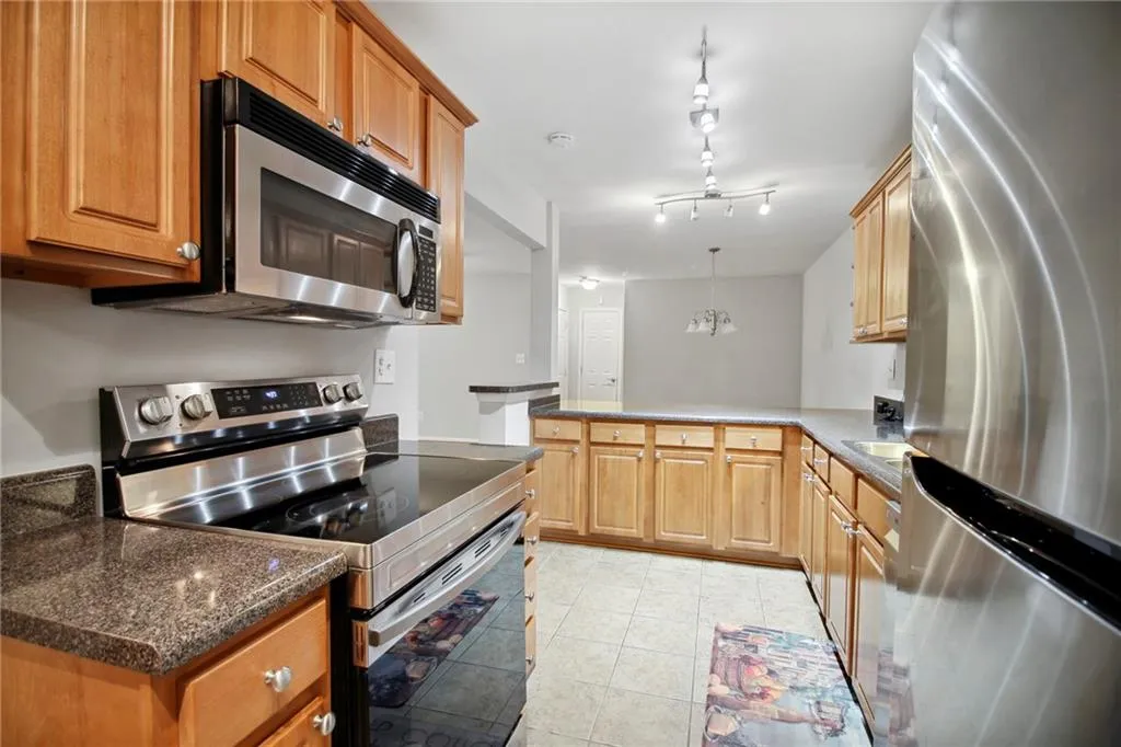 206 Brighton Point, Atlanta, Georgia 30328, 2 Bedrooms Bedrooms, ,2 BathroomsBathrooms,Residential,Sold,206 Brighton Point,7038359