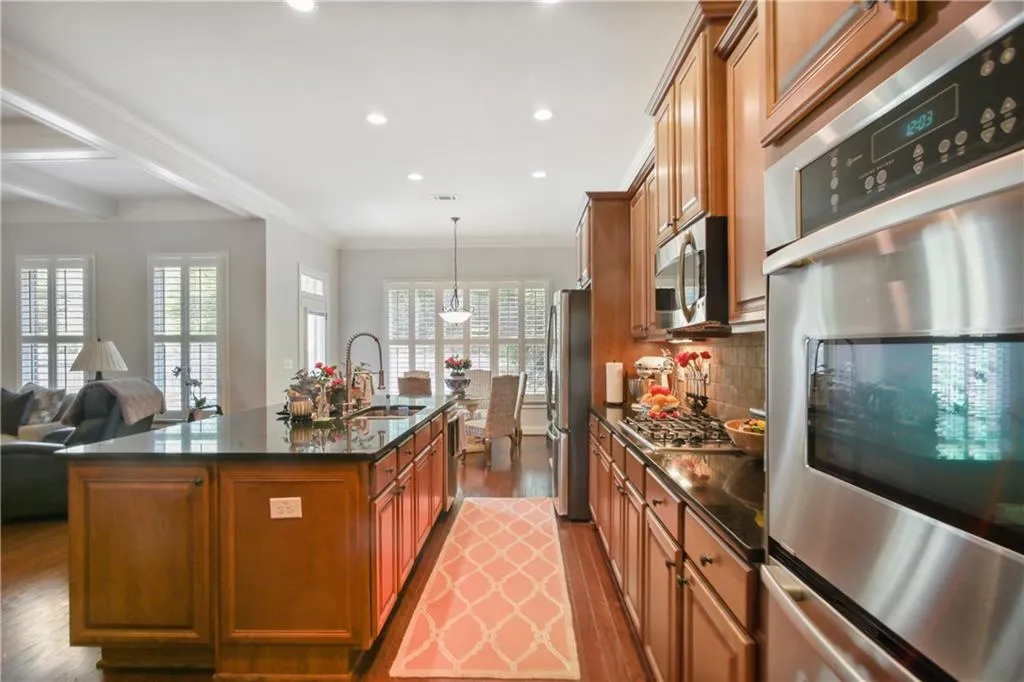 514 Glenmanor Court, Atlanta, Georgia 30328, 4 Bedrooms Bedrooms, ,3 BathroomsBathrooms,Residential,Sold,514 Glenmanor Court,7051765