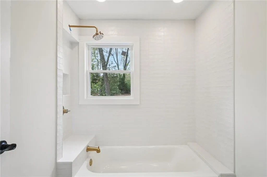 6335 Aberdeen Drive Ne, Atlanta, Georgia 30328, 4 Bedrooms Bedrooms, ,3 BathroomsBathrooms,Residential,For Sale,6335 Aberdeen Drive Ne,7744587