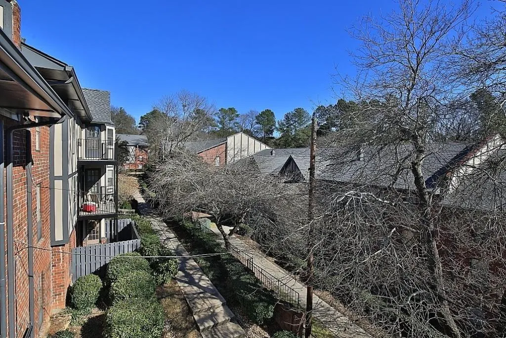 6851 Roswell Road Unit D10, Atlanta, Georgia 30328, 3 Bedrooms Bedrooms, ,2 BathroomsBathrooms,Residential,Sold,6851 Roswell Road Unit D10,6117775