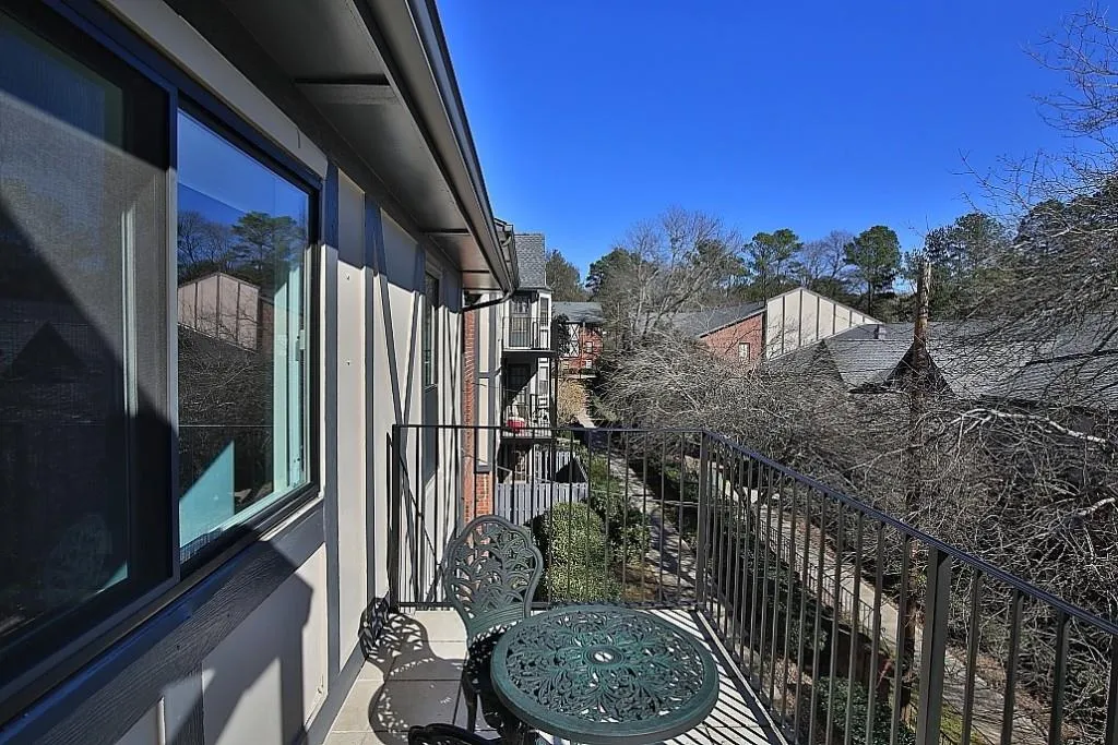 6851 Roswell Road Unit D10, Atlanta, Georgia 30328, 3 Bedrooms Bedrooms, ,2 BathroomsBathrooms,Residential,Sold,6851 Roswell Road Unit D10,6117775