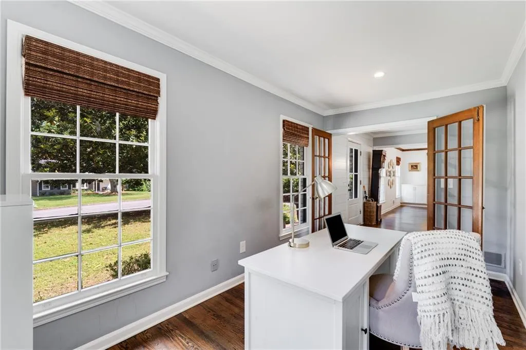 BRIGHT NATURAL LIGHT | PRIVATE OFFICE | CUSTOM WINDOW TREATMENTS