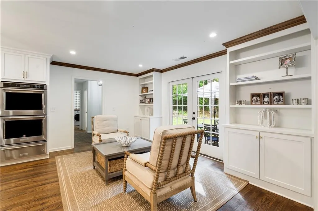 KITCHEN AID DOUBLE OVENS + WARMING DRAWER | COFFE LOUNGE + CUSTOM BUILT-INS | VIEW TO MUD + LAUNDRY ROOMS