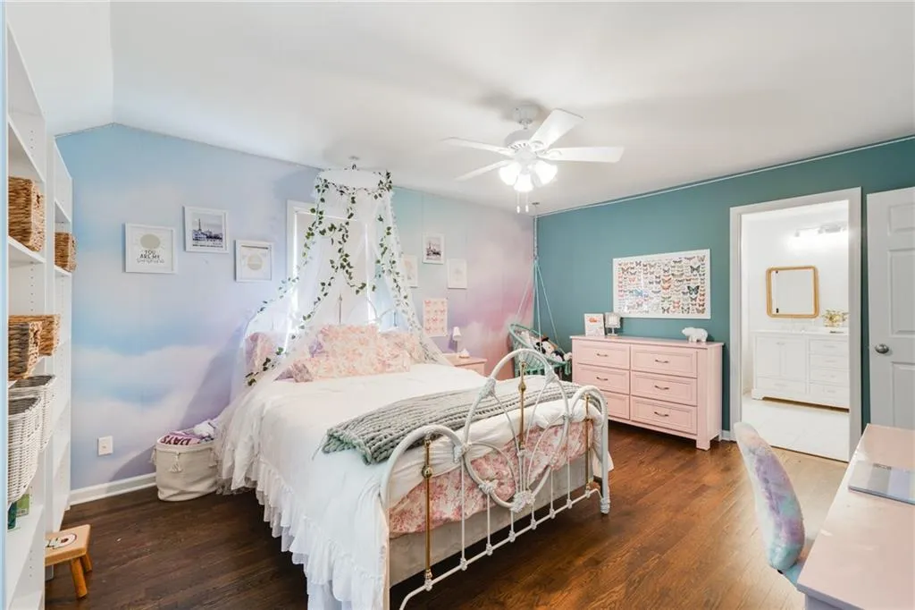 ENSUITE BATH TO SECONDARY BEDROOM | HARDWOOD FLOORS