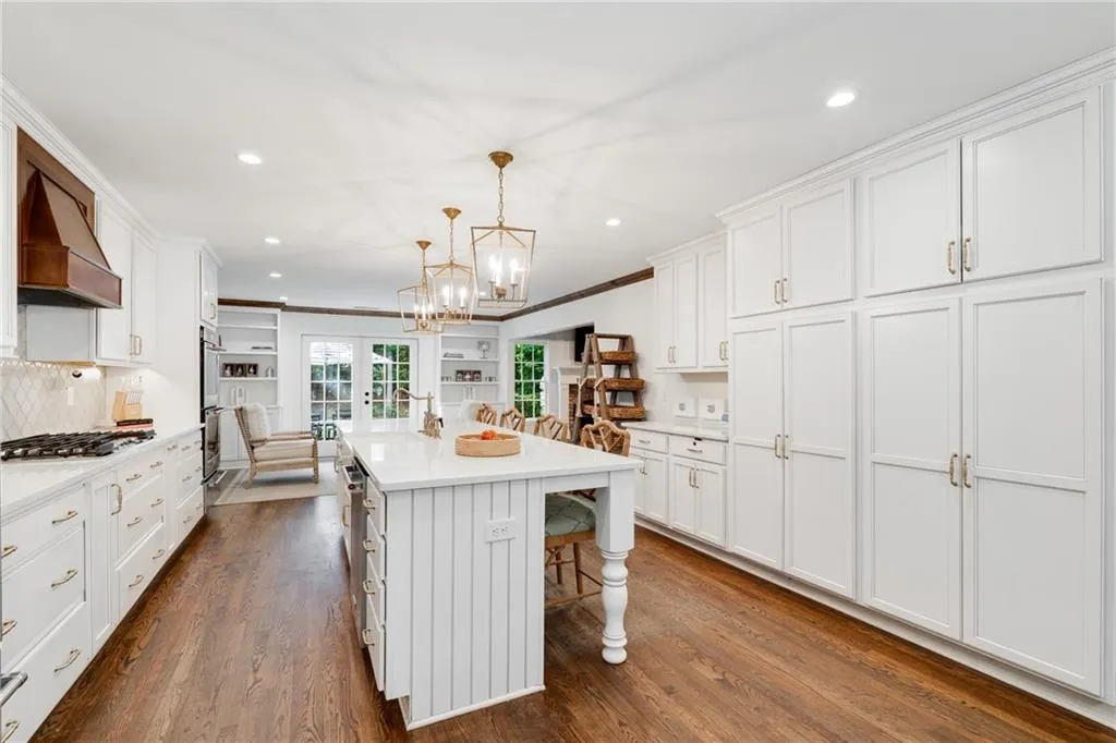 STORAGE ABOUNDS | DUAL PANTRY STORAGE | DEEP DRAWER POT + PAN STORAGE | CUSTOM ADJUSTABLE DISH STORAGE | RECESSED + TASK LIGHTING