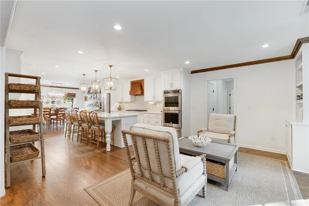 COFFEE LOUNGE VIEW TO KITCHEN | CUSTOM CROWN MOLDING | NEUTRAL PAINT