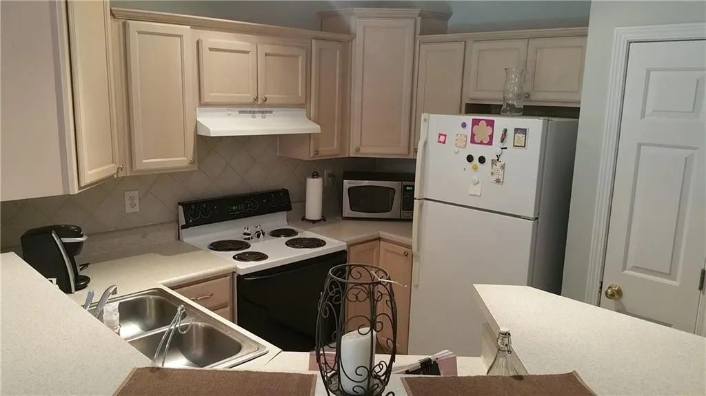 5559 Glenridge Drive Unit 1307, Sandy Springs, Georgia 30342, 1 Bedroom Bedrooms, ,1 BathroomBathrooms,Residential,Sold,5559 Glenridge Drive Unit 1307,5851967