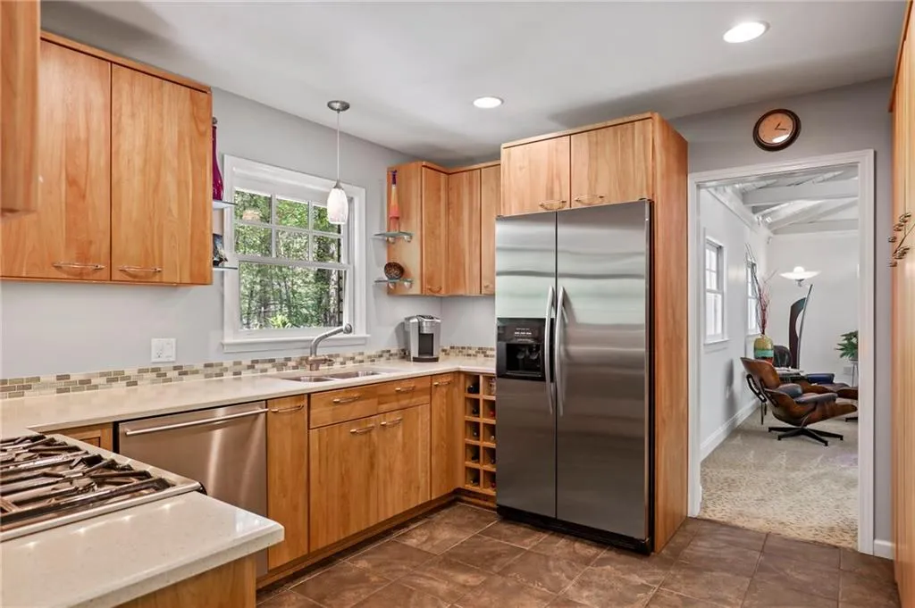 615 Amberidge Trail, Sandy Springs, Georgia 30328, 4 Bedrooms Bedrooms, ,2 BathroomsBathrooms,Residential,Sold,615 Amberidge Trail,7032321