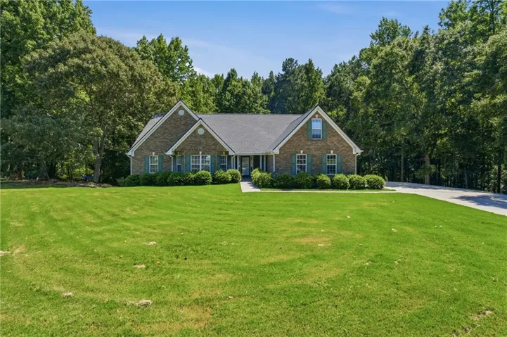 1611 Lake View Court, Loganville, Georgia 30052