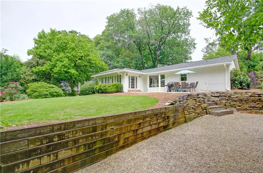 775 E Powderhorn Road Ne, Sandy Springs, Georgia 30342, 4 Bedrooms Bedrooms, ,3 BathroomsBathrooms,Residential,Sold,775 E Powderhorn Road Ne,6725380