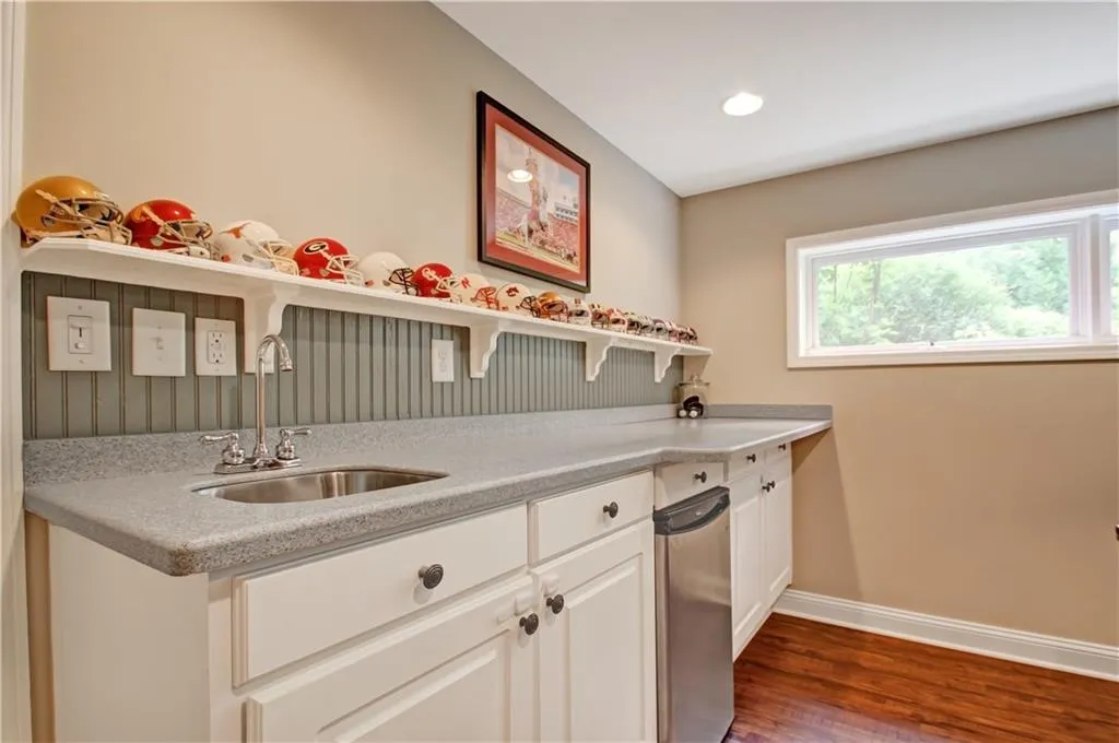 775 E Powderhorn Road Ne, Sandy Springs, Georgia 30342, 4 Bedrooms Bedrooms, ,3 BathroomsBathrooms,Residential,Sold,775 E Powderhorn Road Ne,6725380