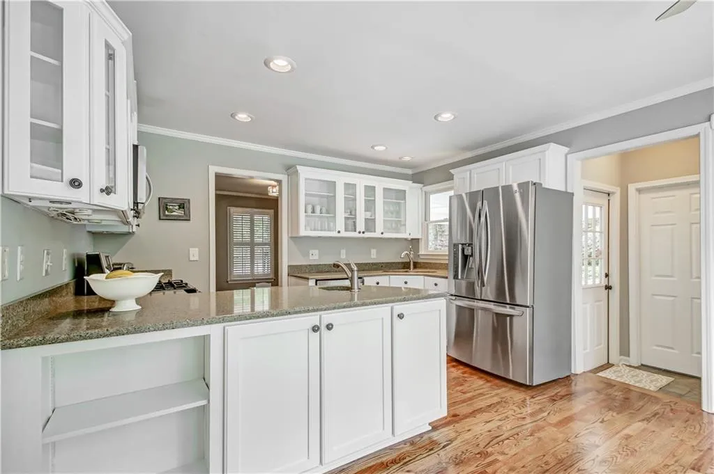 775 E Powderhorn Road Ne, Sandy Springs, Georgia 30342, 4 Bedrooms Bedrooms, ,3 BathroomsBathrooms,Residential,Sold,775 E Powderhorn Road Ne,6725380