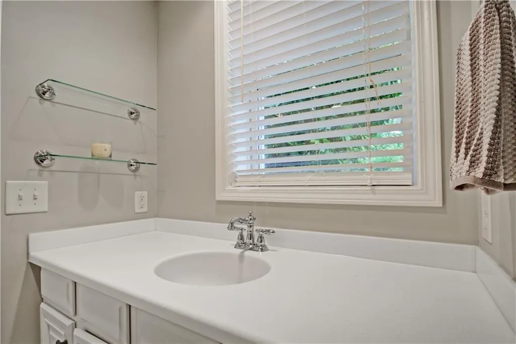 775 E Powderhorn Road Ne, Sandy Springs, Georgia 30342, 4 Bedrooms Bedrooms, ,3 BathroomsBathrooms,Residential,Sold,775 E Powderhorn Road Ne,6725380