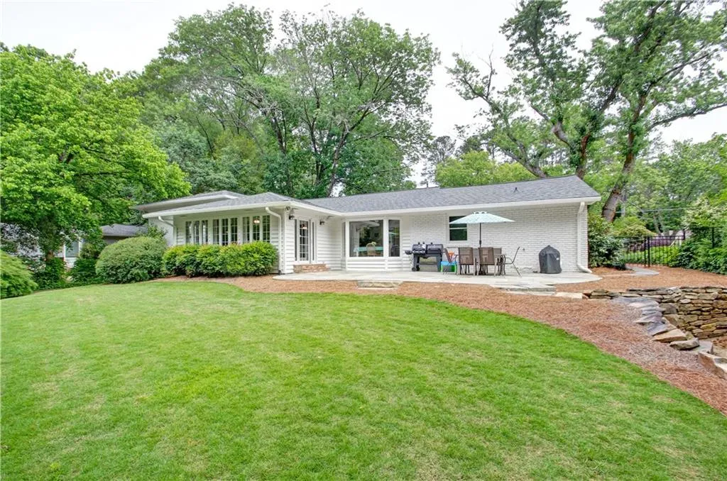 775 E Powderhorn Road Ne, Sandy Springs, Georgia 30342, 4 Bedrooms Bedrooms, ,3 BathroomsBathrooms,Residential,Sold,775 E Powderhorn Road Ne,6725380