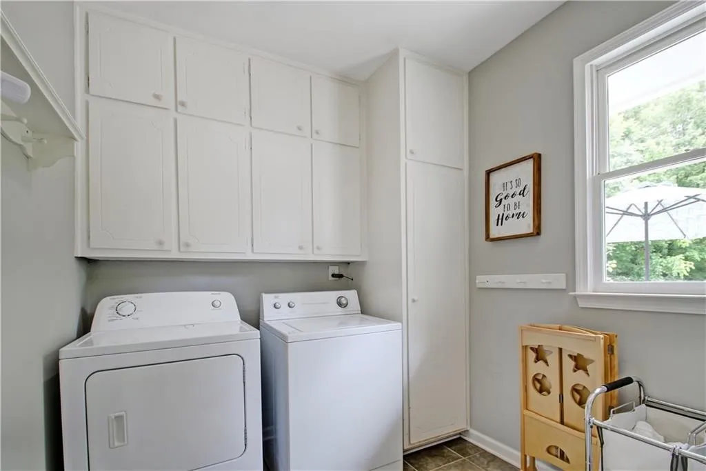 775 E Powderhorn Road Ne, Sandy Springs, Georgia 30342, 4 Bedrooms Bedrooms, ,3 BathroomsBathrooms,Residential,Sold,775 E Powderhorn Road Ne,6725380