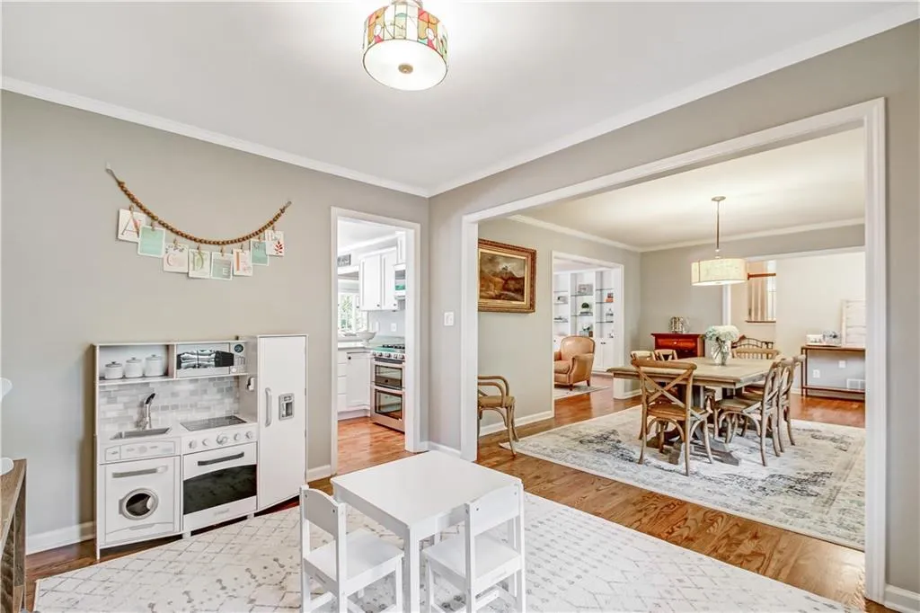 775 E Powderhorn Road Ne, Sandy Springs, Georgia 30342, 4 Bedrooms Bedrooms, ,3 BathroomsBathrooms,Residential,Sold,775 E Powderhorn Road Ne,6725380