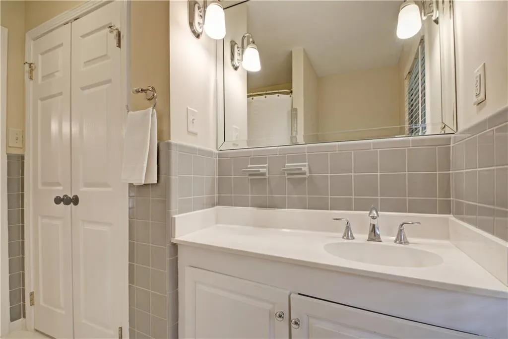 775 E Powderhorn Road Ne, Sandy Springs, Georgia 30342, 4 Bedrooms Bedrooms, ,3 BathroomsBathrooms,Residential,Sold,775 E Powderhorn Road Ne,6725380