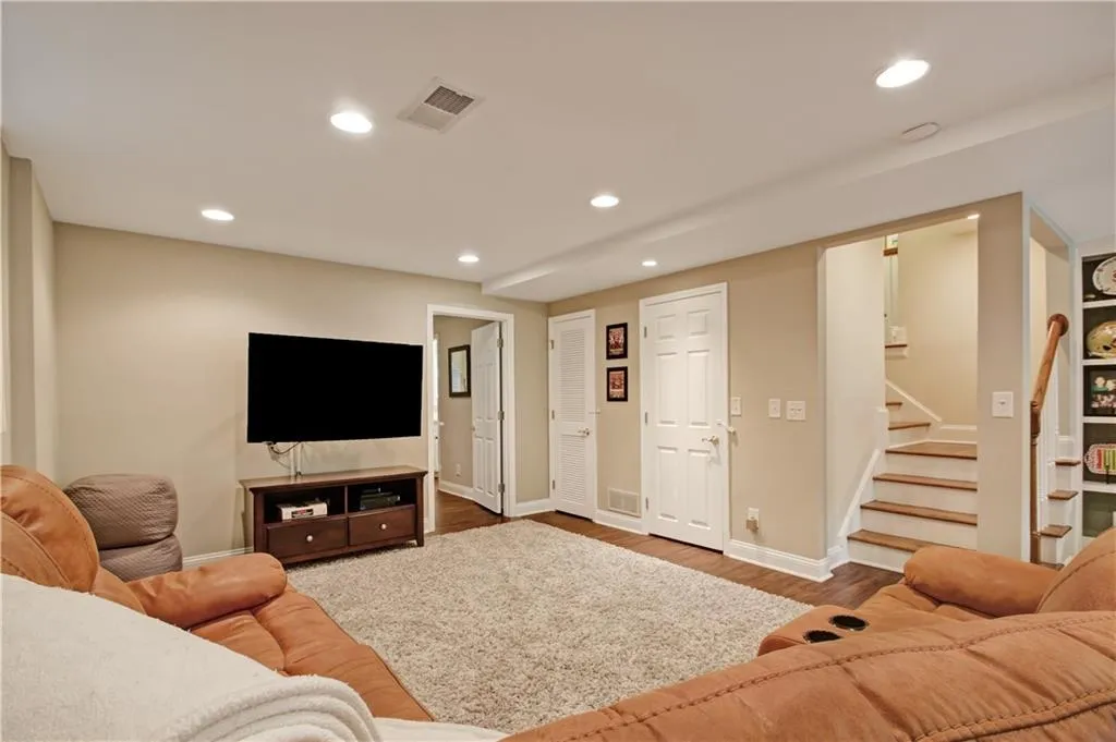 775 E Powderhorn Road Ne, Sandy Springs, Georgia 30342, 4 Bedrooms Bedrooms, ,3 BathroomsBathrooms,Residential,Sold,775 E Powderhorn Road Ne,6725380