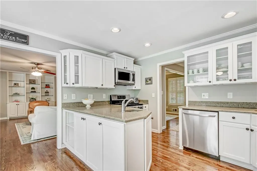 775 E Powderhorn Road Ne, Sandy Springs, Georgia 30342, 4 Bedrooms Bedrooms, ,3 BathroomsBathrooms,Residential,Sold,775 E Powderhorn Road Ne,6725380