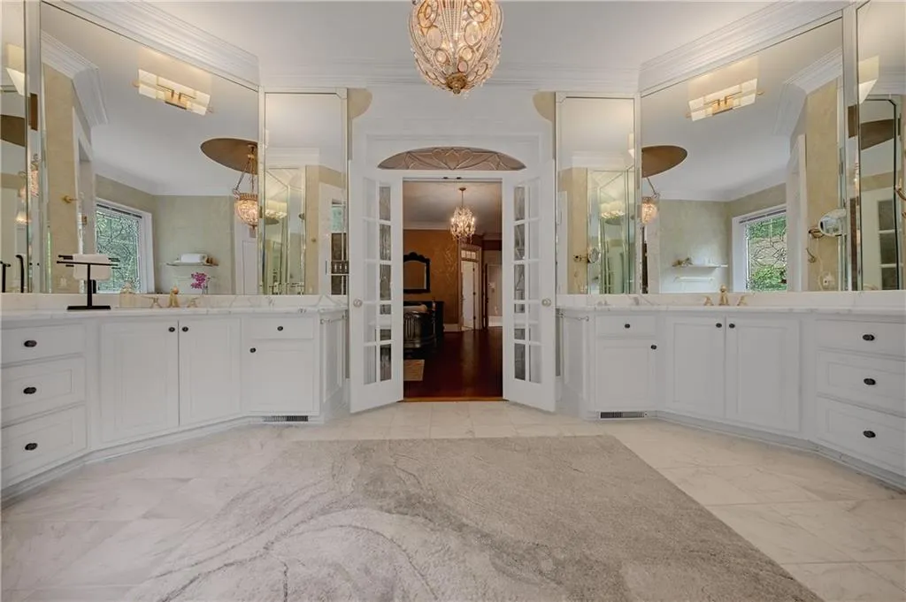 510 Londonberry Road, Atlanta, Georgia 30327, 6 Bedrooms Bedrooms, 0 ,4 BathroomsBathrooms,Residential,For Sale,510 Londonberry Road,7776286