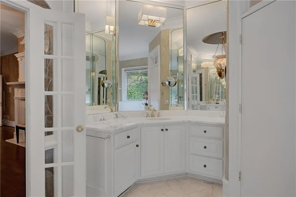 510 Londonberry Road, Atlanta, Georgia 30327, 6 Bedrooms Bedrooms, 0 ,4 BathroomsBathrooms,Residential,For Sale,510 Londonberry Road,7776286