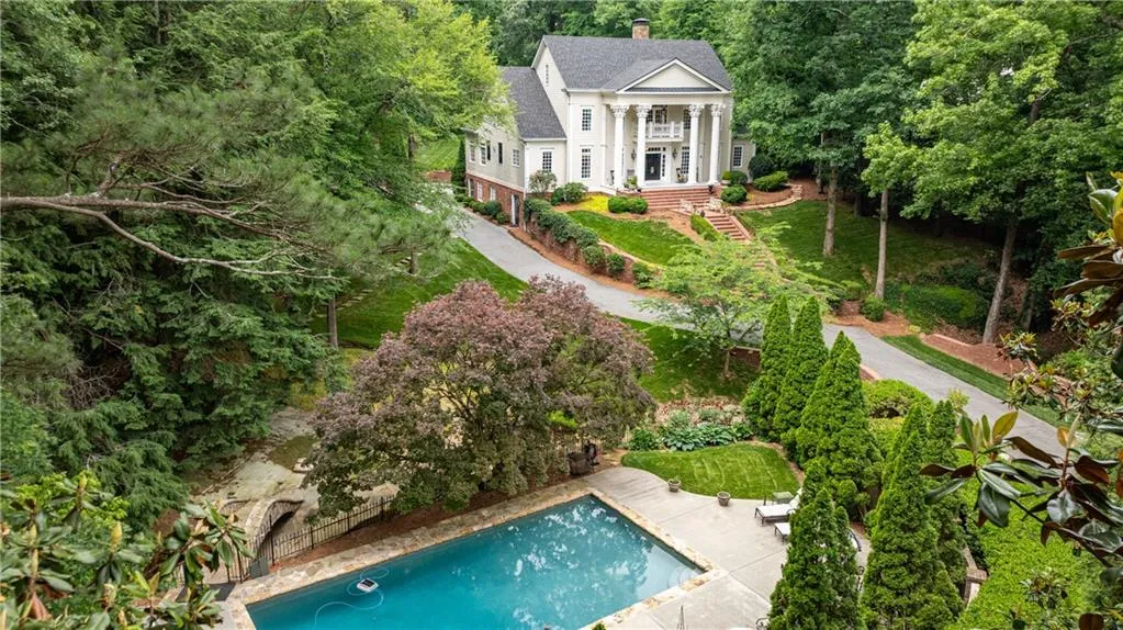 510 Londonberry Road, Atlanta, Georgia 30327, 6 Bedrooms Bedrooms, 0 ,4 BathroomsBathrooms,Residential,For Sale,510 Londonberry Road,7776286